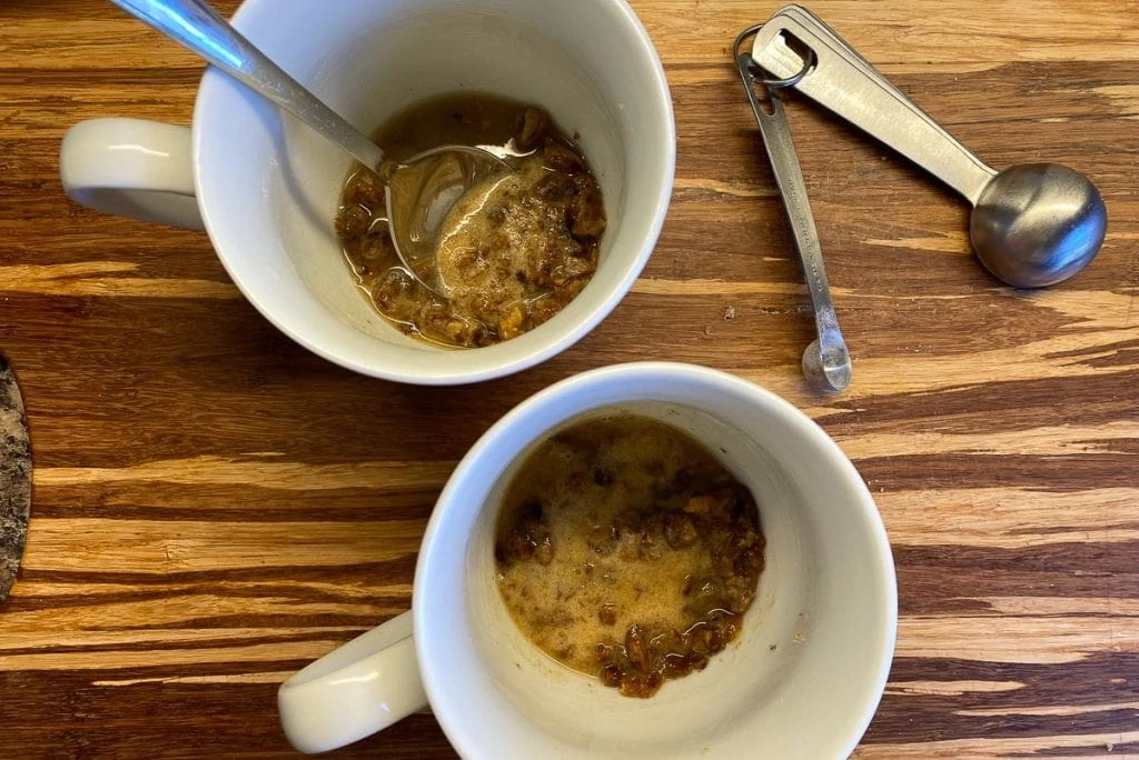 Date mixture in two mugs
